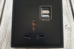 70E725-26 Simon i7 – Module ổ cắm đa tiêu chuẩn + 2 cổng sạc USB (Đen)
