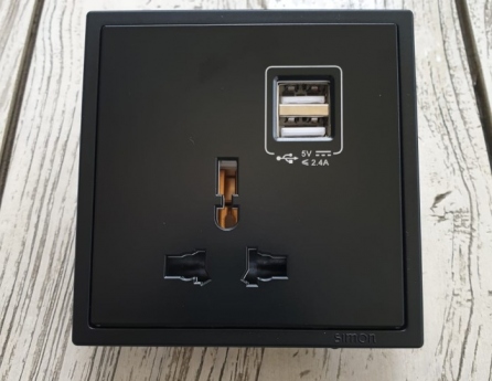 70E725-26 Simon i7 – Module ổ cắm đa tiêu chuẩn + 2 cổng sạc USB (Đen)